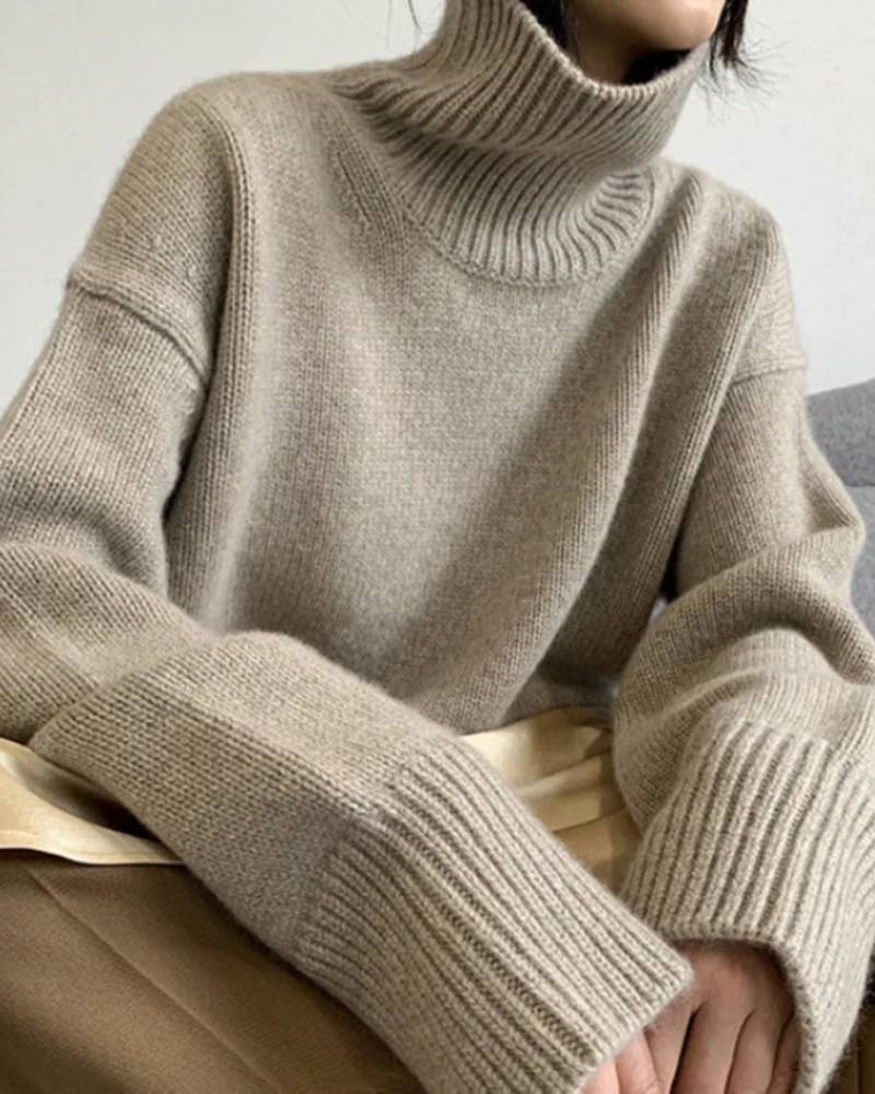 100 % merino-wool pullover, loose high-neck silhouette, dropped shoulders, ribbed cuffs, heather taupe—breathable warmth for winter layering or solo wear.