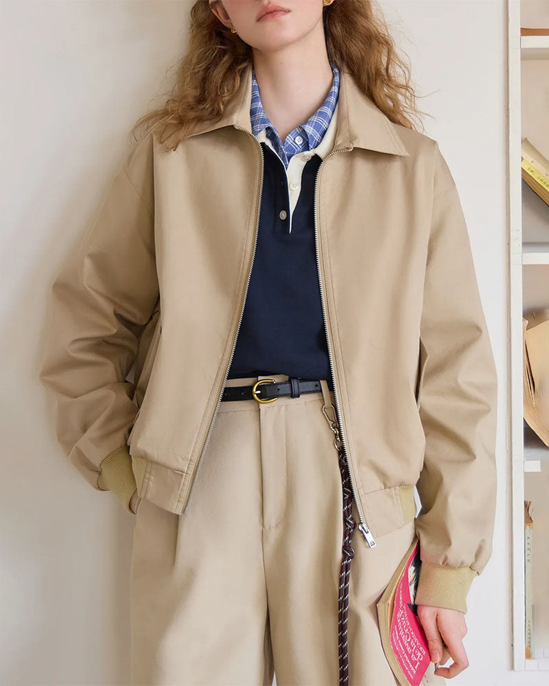 Woman layering a sand-beige retro workwear jacket, boxy cropped cut and triple-stitched seams nod to vintage Detroit styles—perfect lightweight layer for 60-75 °F spring-fall commutes.