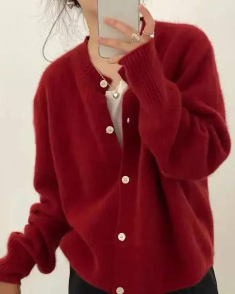 100 % merino-wool cardigan, round neckline, cropped length, ribbed hem, soft oatmeal—lightweight layer for spring-to-fall outfits.