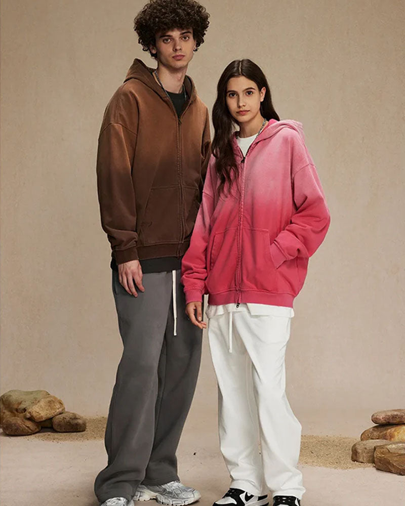 Woman street-styling a vintage-washed zipper-distressed hoodie, 420 g acid-wash fleece and raw-edge rips give lived-in 90s attitude—your cozy yet breathable 60-75 °F spring-fall layer.