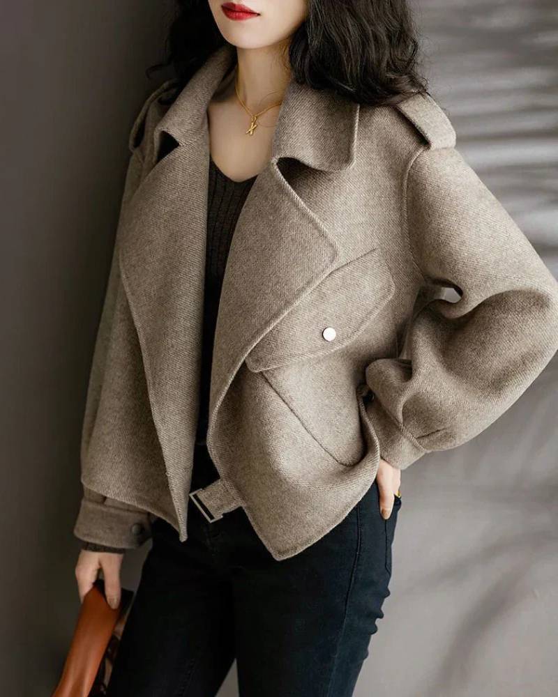 Wool & polyester-blend short coat, oversized wide collar, single-breasted hidden placket, side seam pockets, camel melange—runway-ready winter layer for him or her.