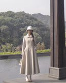  Woman gliding through winter in a high-quality skirted wool & blends coat, midi-length A-line skirt and double-faced 90 % wool / 10 % cashmere weave lock in warmth down to 0 °C—your elegant boardroom-to-boulevard layer for 35-55 °F fall-through-spring days.