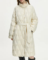 Woman city-strolling in a stand-collar lightweight down coat, 190.6 g white-duck fill and wind-proof matte shell lock in warmth down to 0 °C—your elegant 35-55 °F fall-to-spring commuter layer.